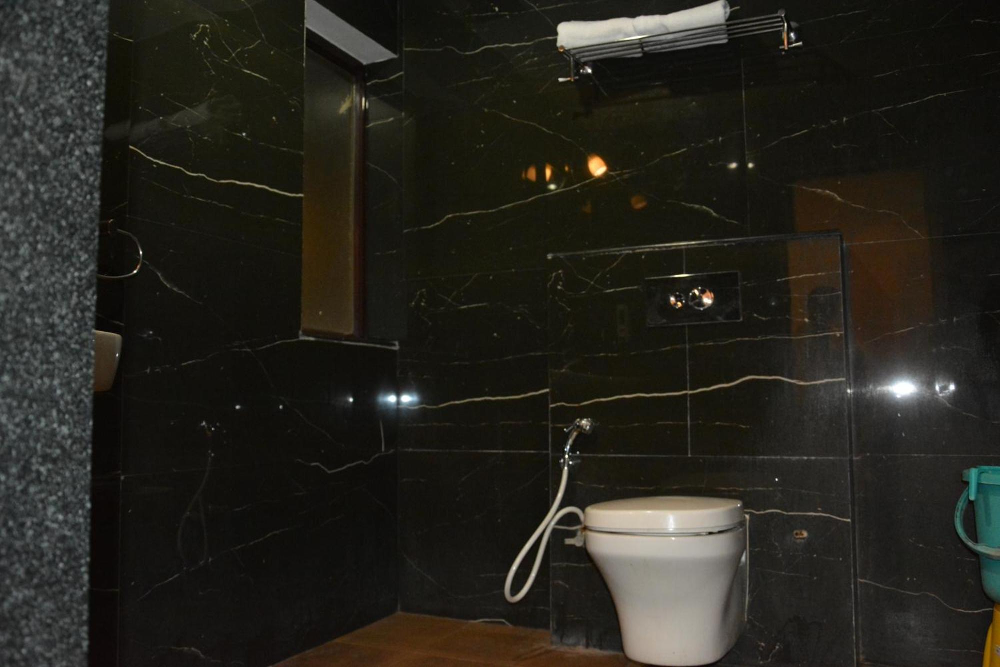 Hotel The Grand Neelam Rāipur Exterior foto
